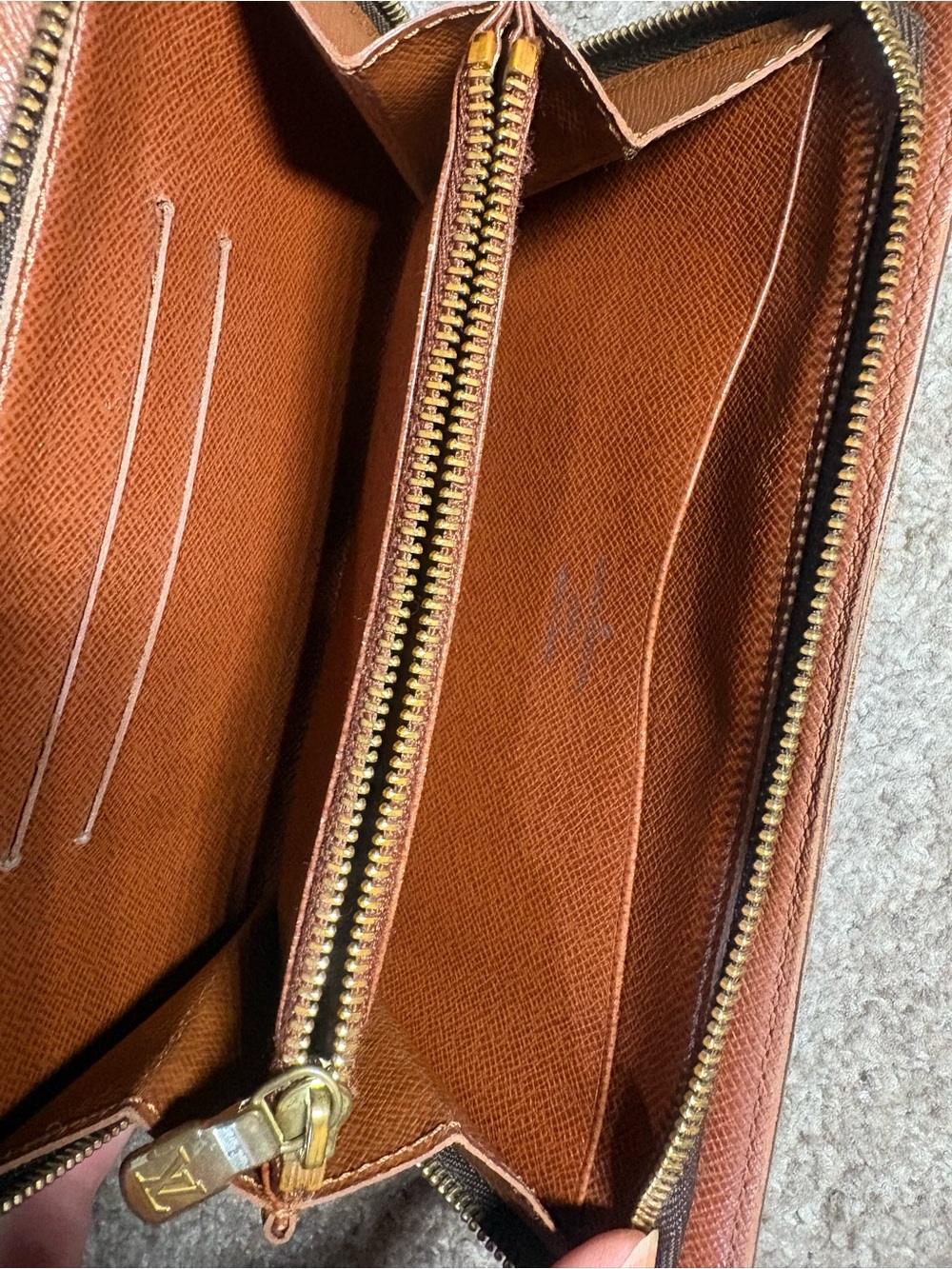 Auth LOUIS VUITTON M61727
PORTE MONNAIE ZIPPE wallet - Picture 7 of 14